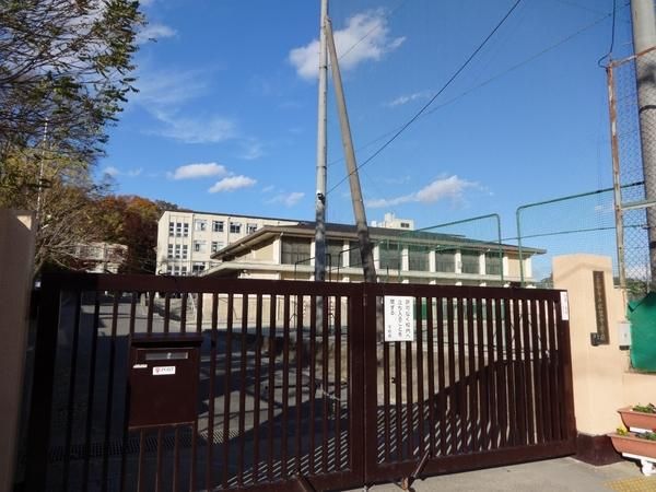5DK House for Sale in Kamigyo-ku, Kyoto - 89.62 m2 - Thumbnail 3