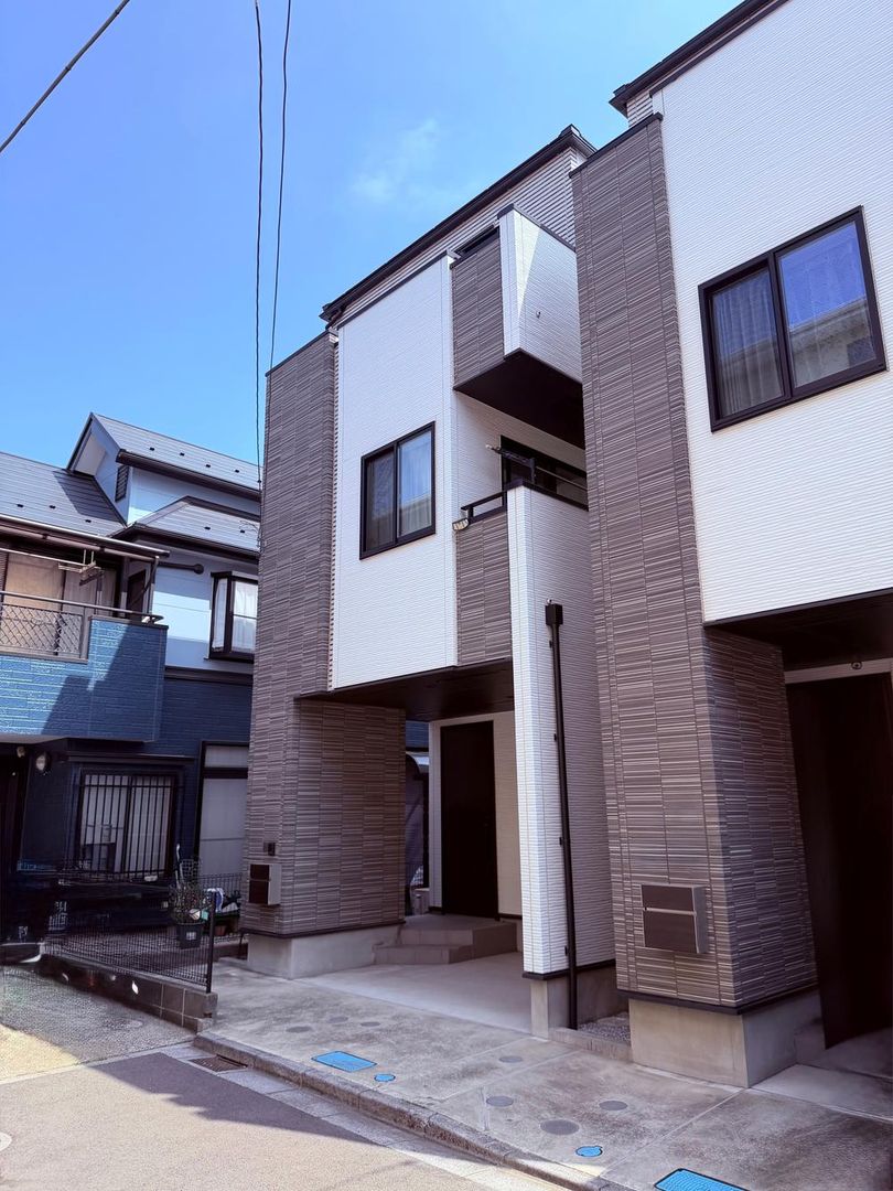 Modern 3-Storey House Near Minami-Yono Station, Saitama - Thumbnail 2
