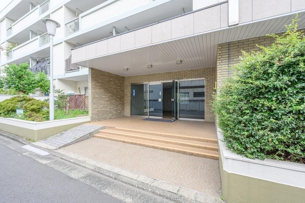 3LDK Apartment for Sale in Motosumiyoshi, Kawasaki - Thumbnail 2