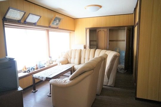 9DK Wood & Concrete Block Family Home in Minamiawaji, Hyogo - Thumbnail 2