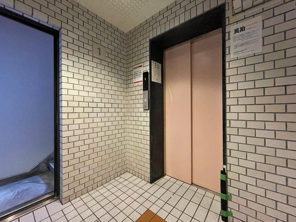 Renovated 1LDK Apartment near Kokusai Street in Naha, Okinawa - Thumbnail 3