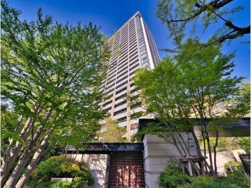 1LDK Apartment for Sale in Minato-ku, Tokyo - 42m2 - Thumbnail 2