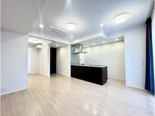 1LDK Apartment for Sale in Minato-ku, Tokyo - 42m2 - Thumbnail 4