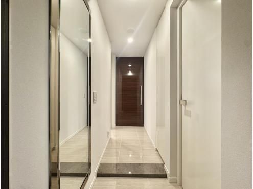 1LDK Apartment for Sale in Minato-ku, Tokyo - 42m2 - Thumbnail 3