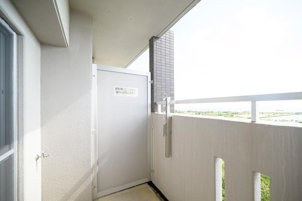 1K Apartment for Sale in Yonabaru, Okinawa with Ocean View - Thumbnail 2