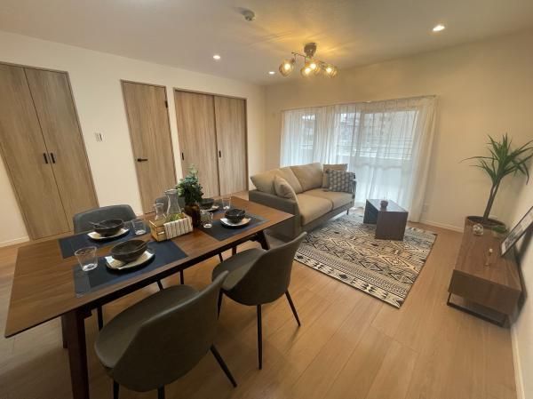 Renovated 4LDK Apartment in Kochi City, 96.33m², Near Chiyoricho Station - Thumbnail 2