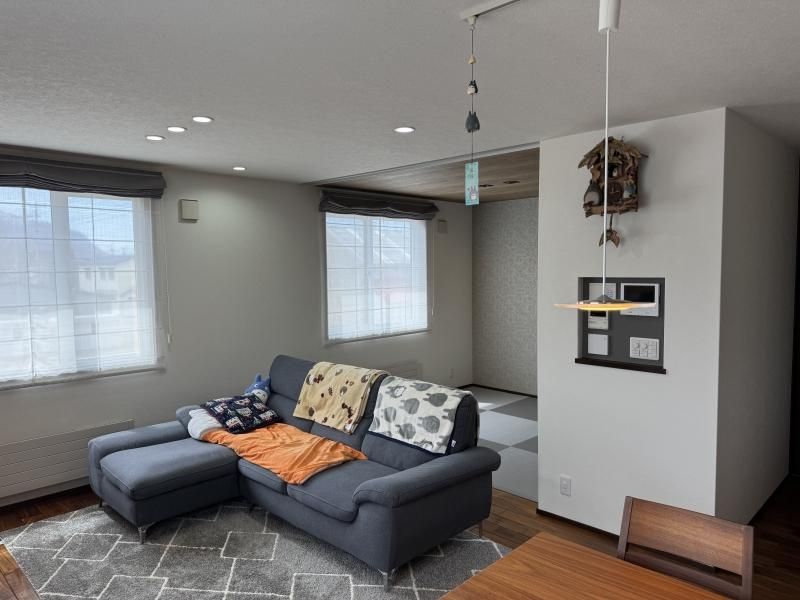 Two-Story House with 6 Rooms in Iwanai, Hokkaido for Sale - Thumbnail 2