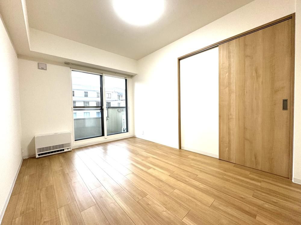 Fully Renovated 2LDK Apartment Near Maruyama Park Station - Thumbnail 4