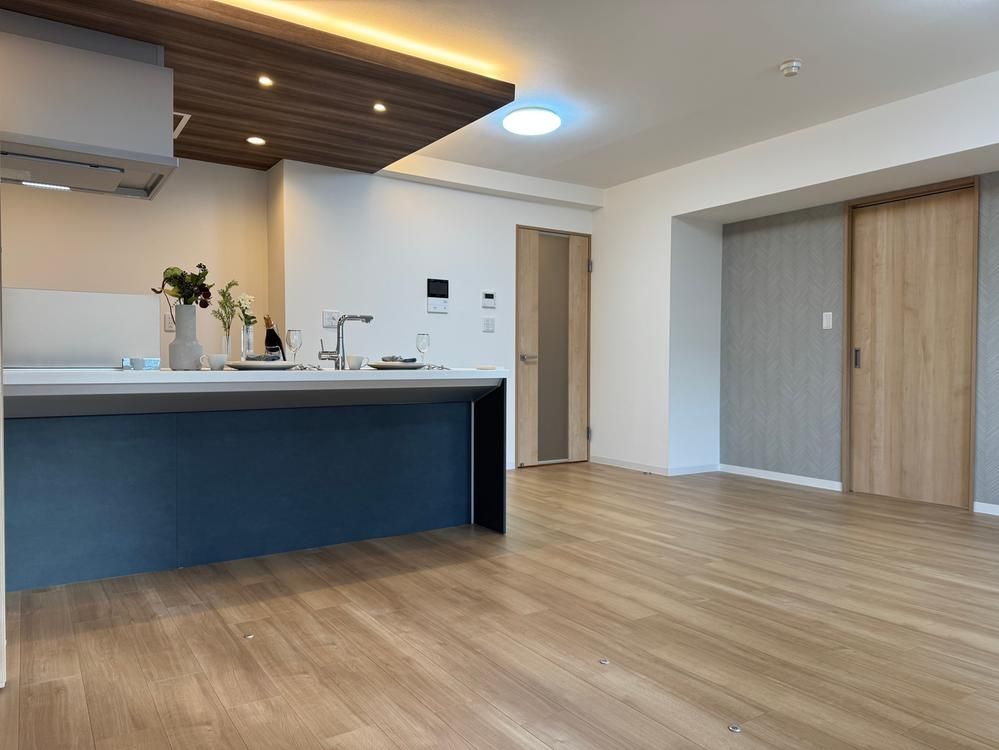 Fully Renovated 2LDK Apartment Near Maruyama Park Station - Thumbnail 3