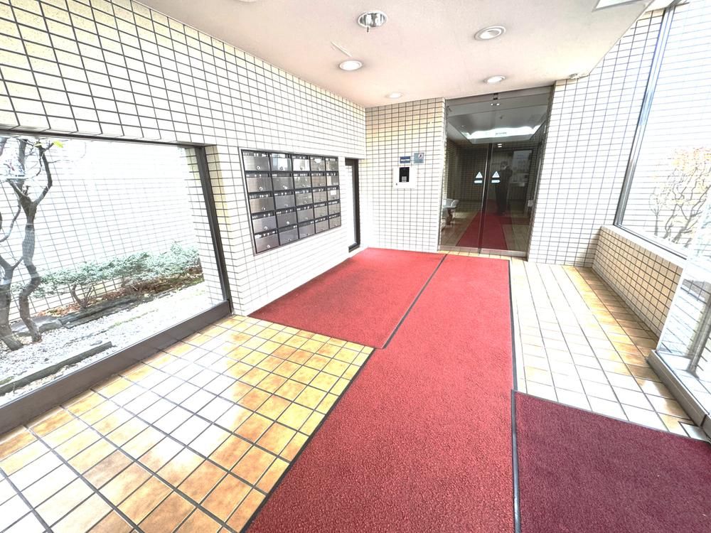 Fully Renovated 2LDK Apartment Near Maruyama Park Station - Thumbnail 2