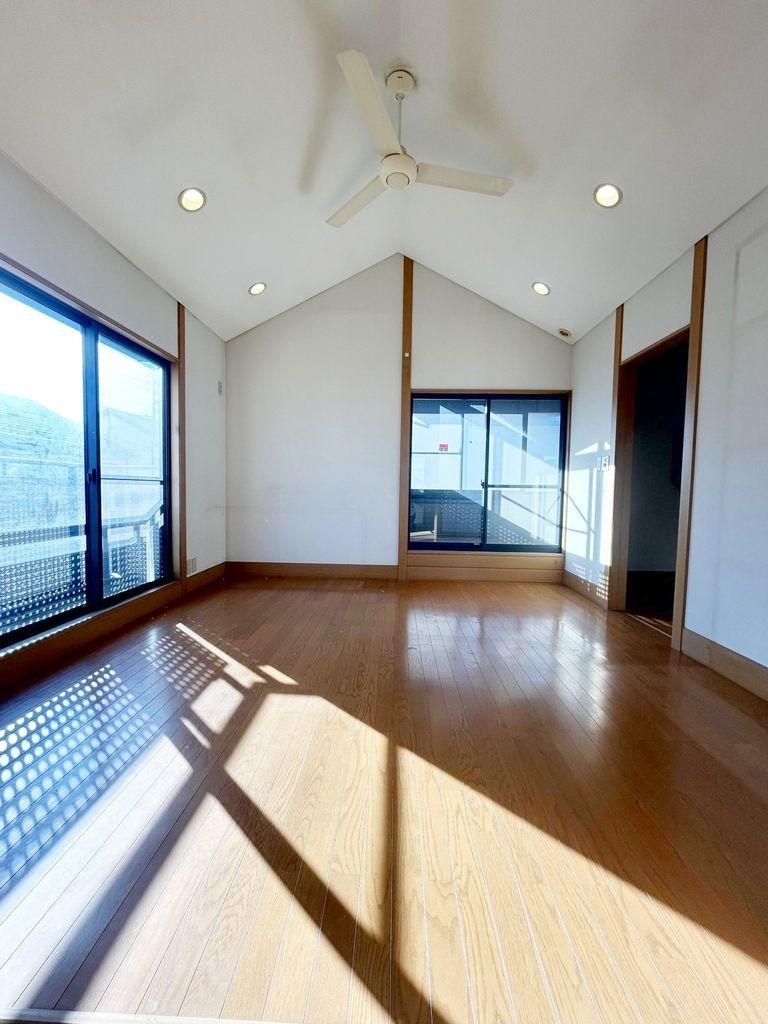 2LDK Detached House for Sale in Koganei, Tokyo - 89 sqm - Thumbnail 2