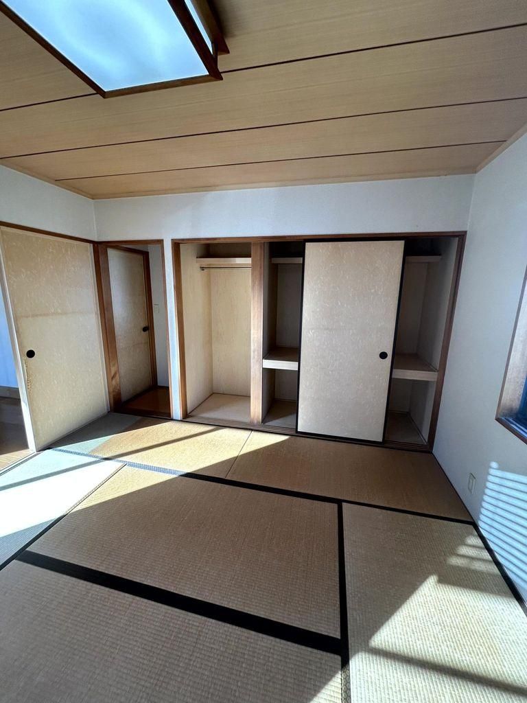 2LDK Detached House for Sale in Koganei, Tokyo - 89 sqm - Thumbnail 3