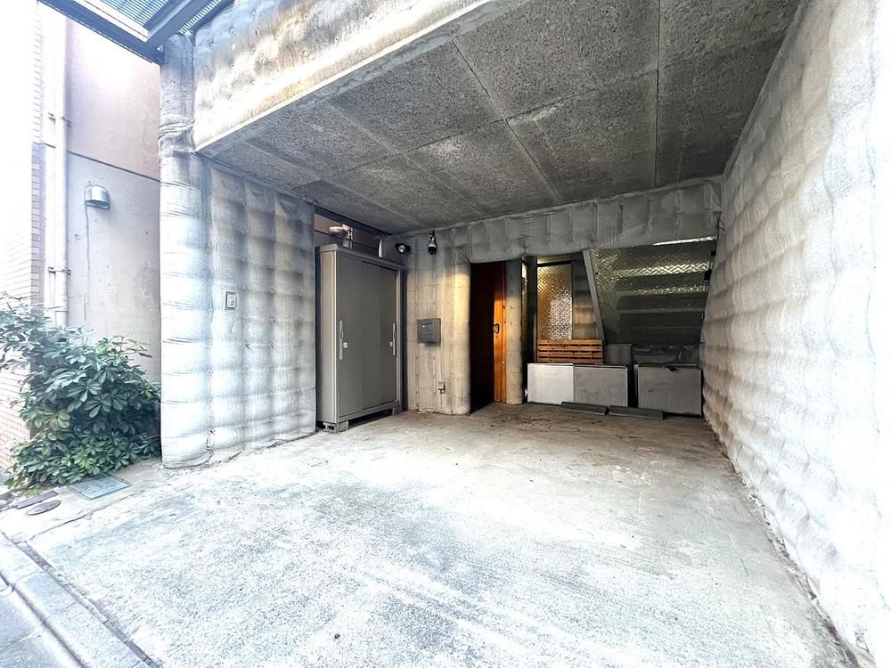 2LDK RC House Near Ikebukuro Station in Toshima City - Thumbnail 2