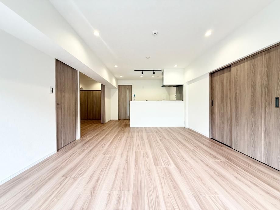 Renovated 3LDK Apartment with Private Garden in Yokohama - Thumbnail 3