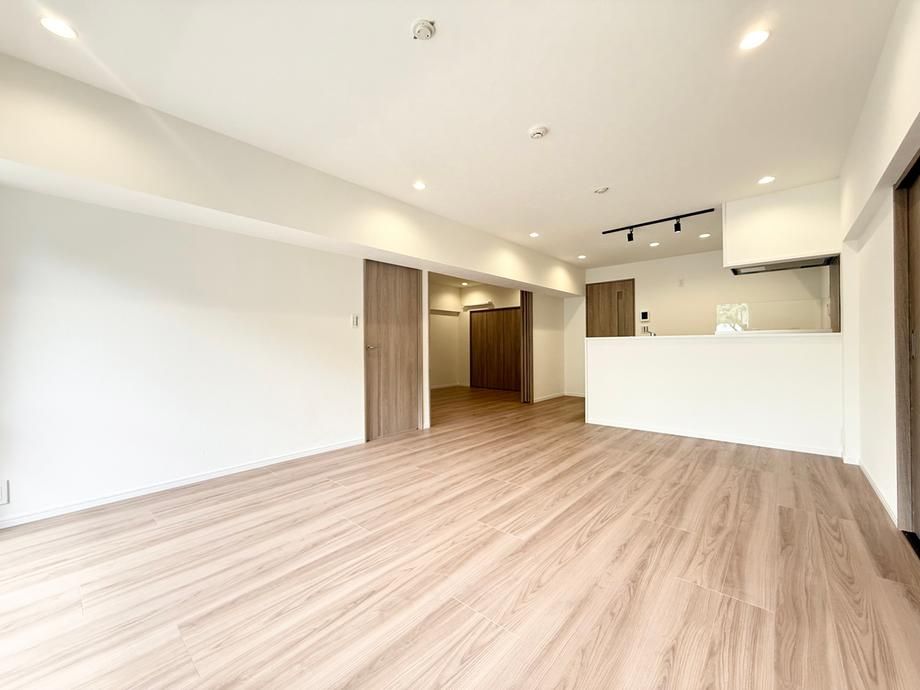 Renovated 3LDK Apartment with Private Garden in Yokohama - Thumbnail 4