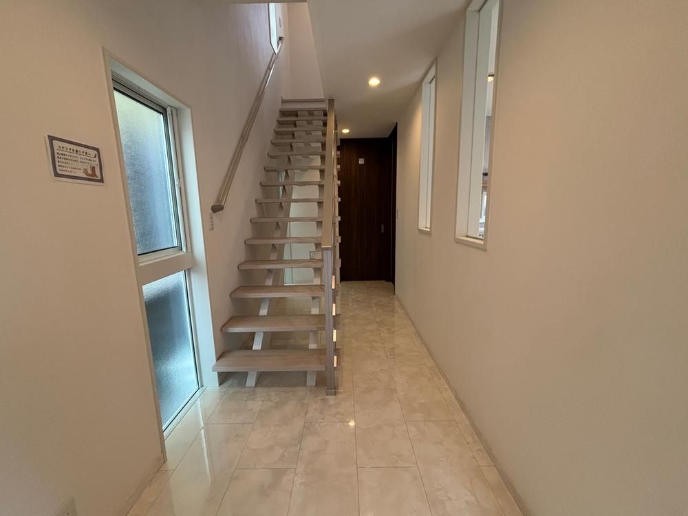 2LDK Modern House for Sale in Naha, Okinawa - 64.98M Yen - Thumbnail 4