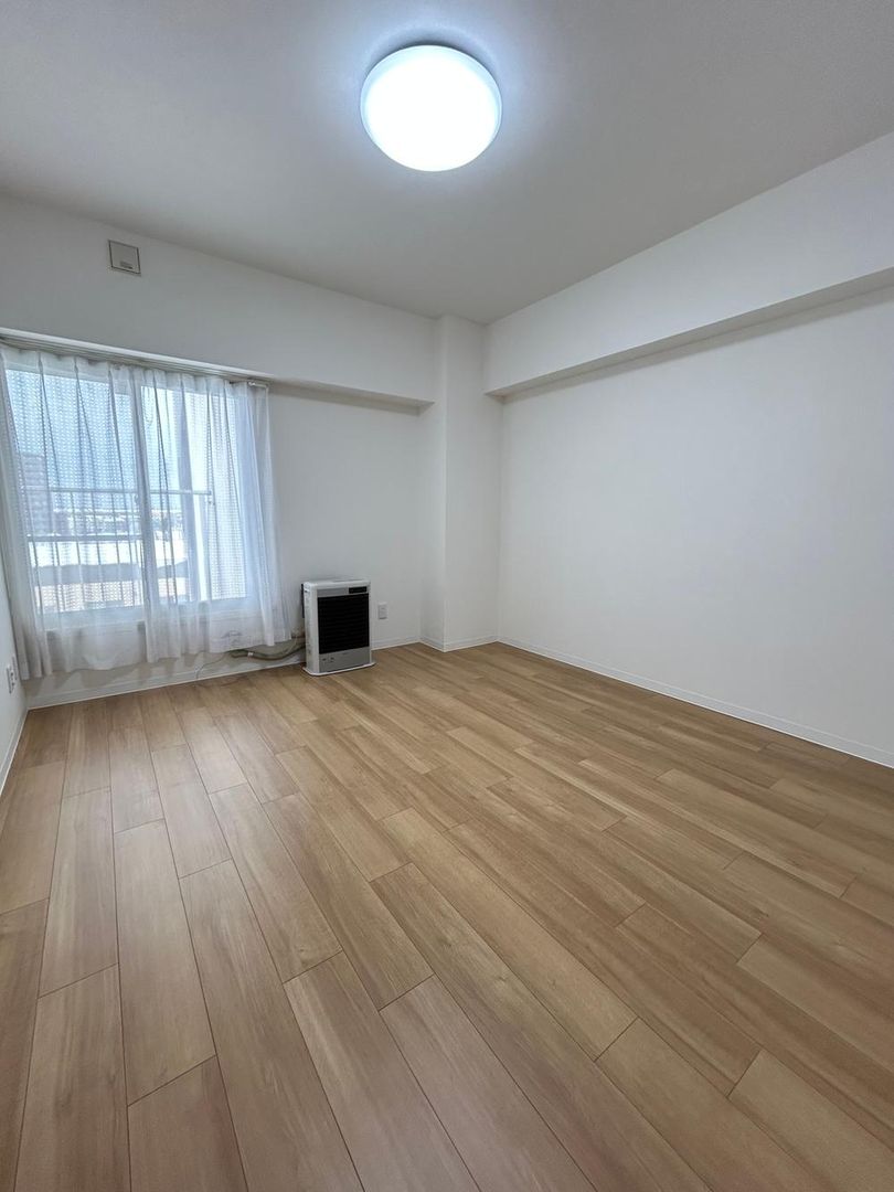 3LDK Renovated Apartment in Sapporo Nishi Ward for 18.8 Million Yen - Thumbnail 3