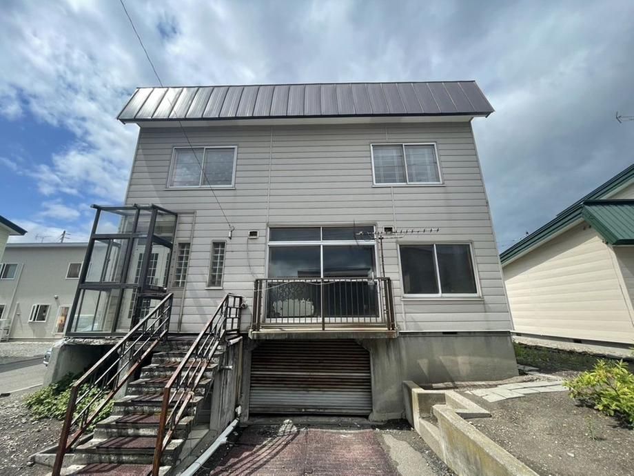 5LDK House on Corner Lot in Fukagawa, Hokkaido for 2 Million Yen - Thumbnail 2