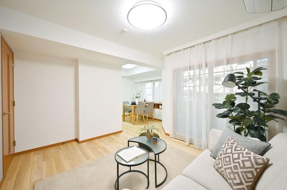 1LDK Apartment for Sale in Azabu-Juban, Minato, Tokyo - Thumbnail 2