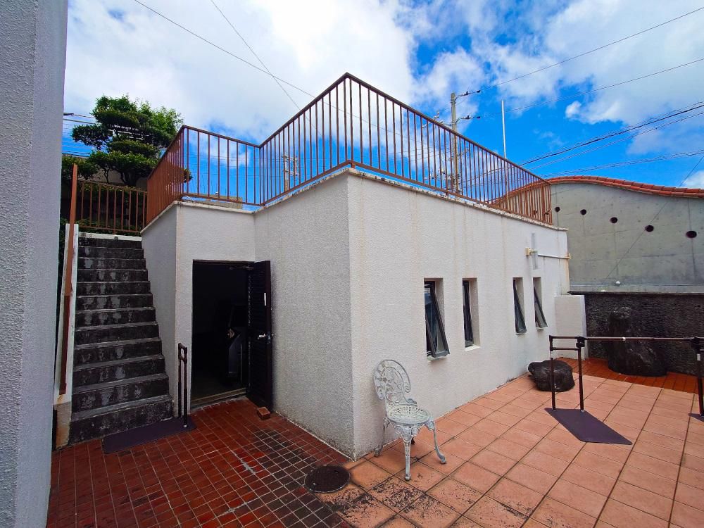 Spacious 6LDK House with Large Garden in Naha, Okinawa - Thumbnail 3