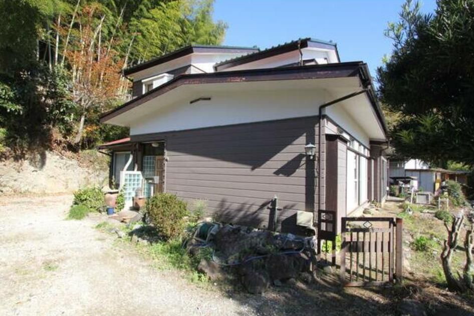 6LDK House with Large Garden and Field in Akiruno City, Tokyo - Thumbnail 2