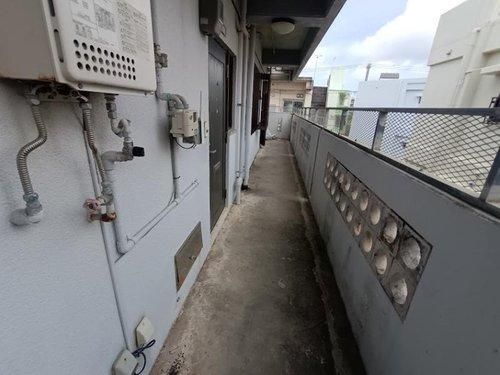 Mixed-Use RC House 3LDK+S in Ginowan, Okinawa - 86M Yen - Thumbnail 2