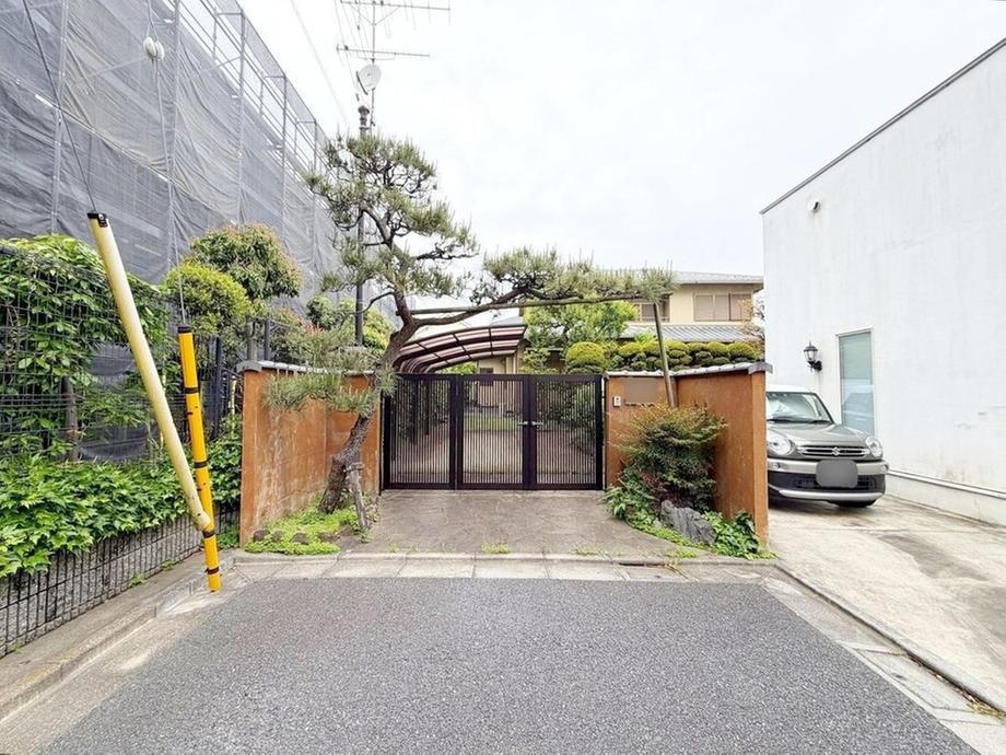 5LDK Custom-Built Home on 109 Tsubo Lot in Suginami, Tokyo - Thumbnail 3