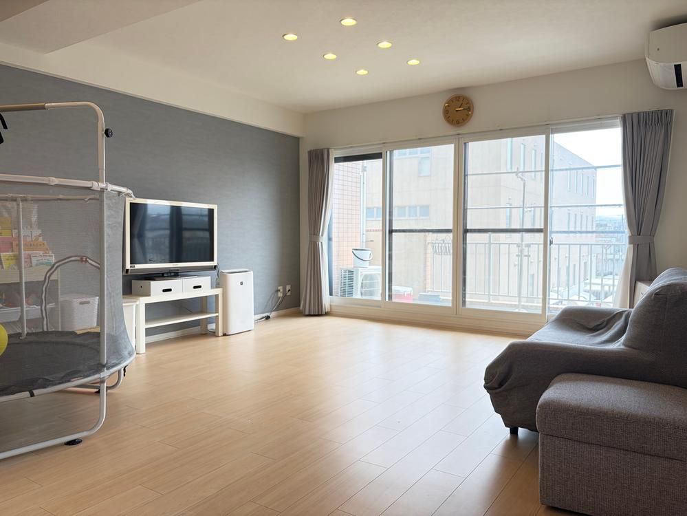 3LDK+S Renovated Apartment in Sapporo's Atsubetsu Ward, 104m2 - Thumbnail 2
