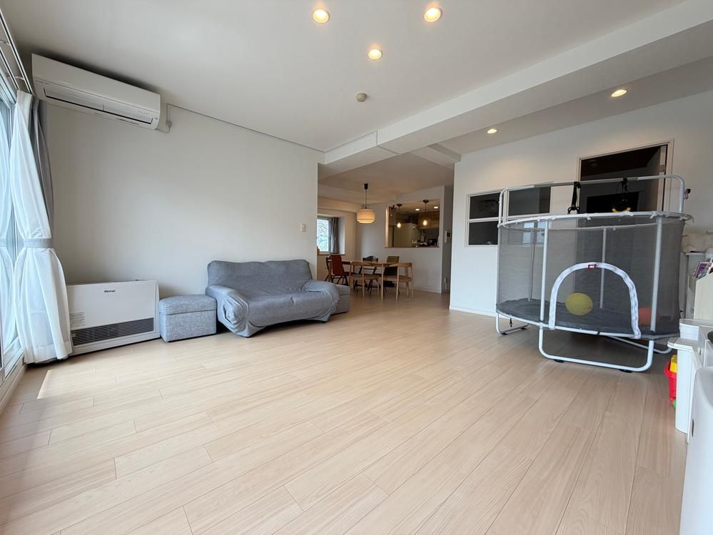 3LDK+S Renovated Apartment in Sapporo's Atsubetsu Ward, 104m2 - Thumbnail 3