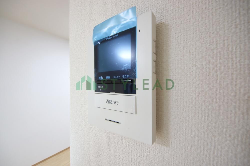 2LDK+S Detached House for Sale in Honmoku Motomachi, Yokohama - Thumbnail 2