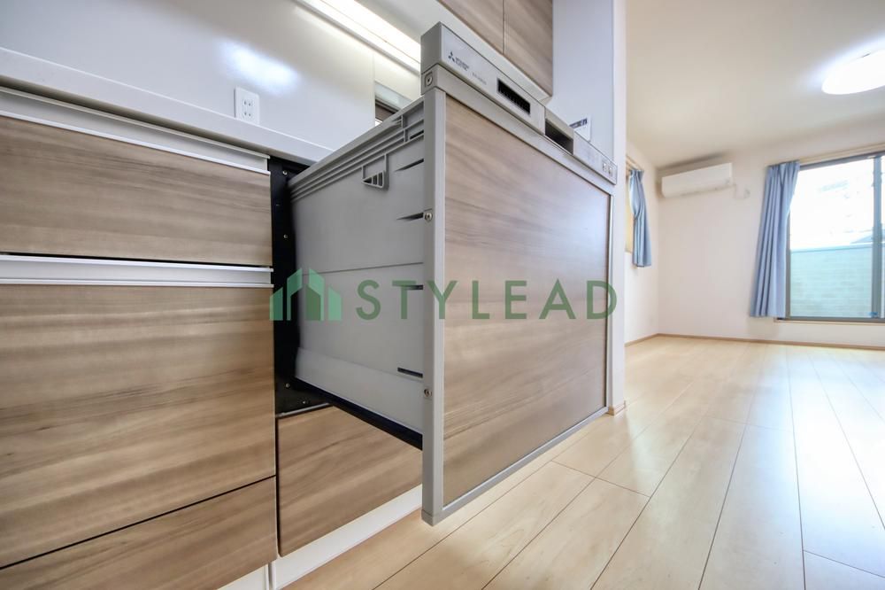 2LDK+S Detached House for Sale in Honmoku Motomachi, Yokohama - Thumbnail 4