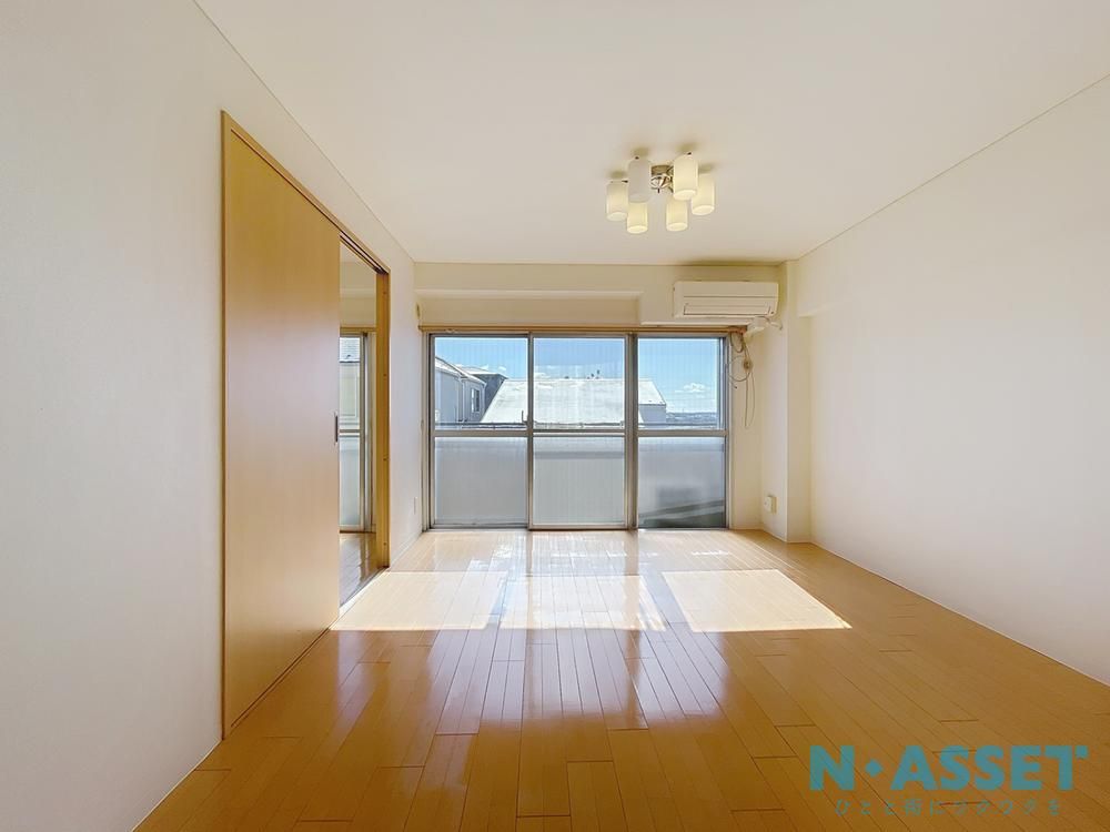 South-Facing 2LDK Apartment for Sale in Saginuma, Kawasaki - Thumbnail 4