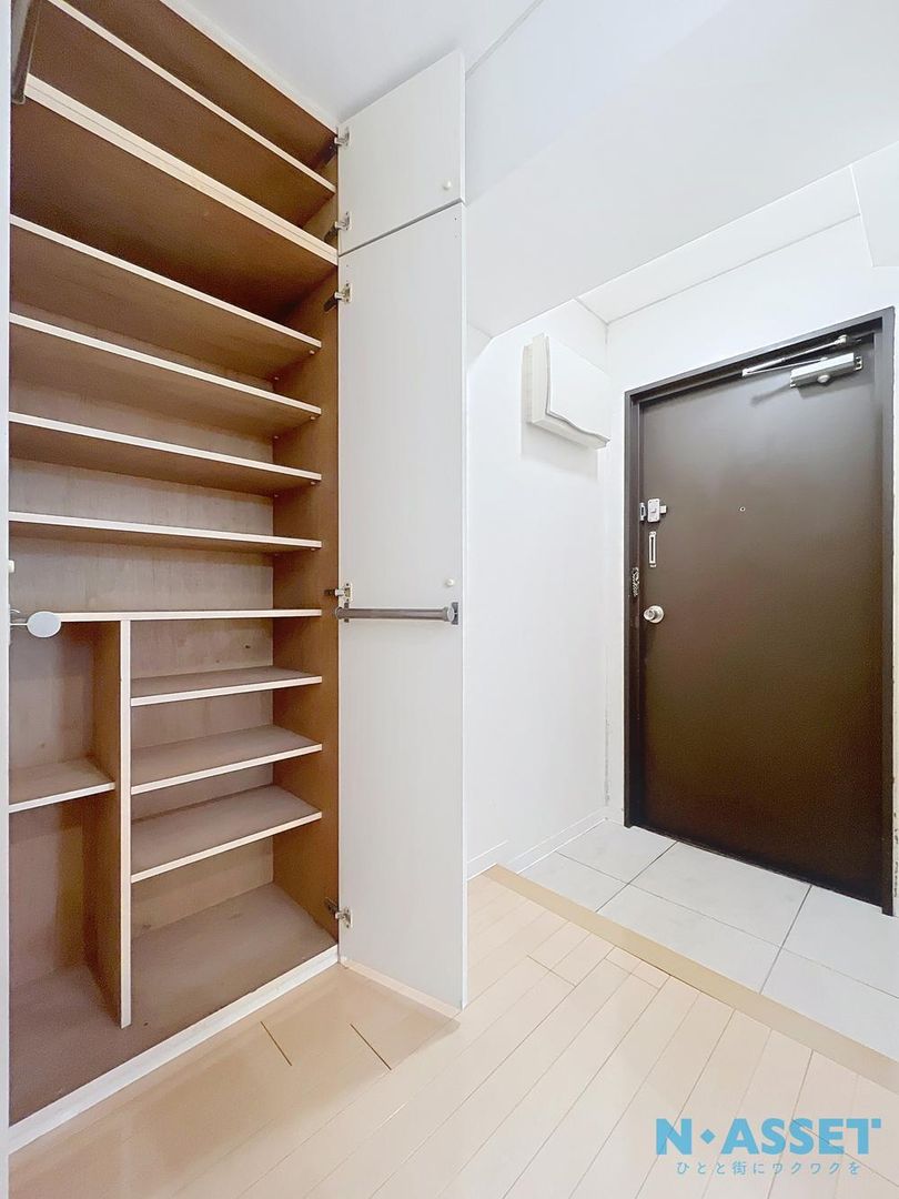 South-Facing 2LDK Apartment for Sale in Saginuma, Kawasaki - Thumbnail 3