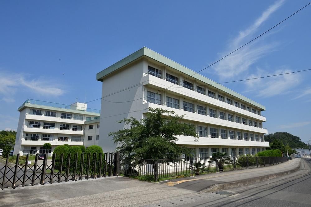 Renovated 3LDK Apartment in Sendai Izumi Ward 78.54m² - Thumbnail 2