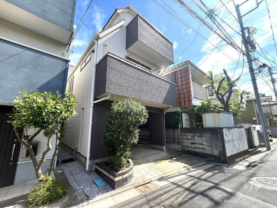 3-Story Wooden House in Tomigaya, Shibuya with 84m2 Floor Area - Thumbnail 2