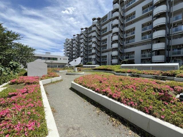 2LDK Apartment with Private Garden Near Tsuruma Station - Thumbnail 2