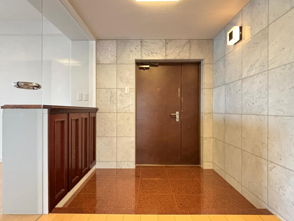 Spacious 3LDK Riverside Apartment in Miyazaki City - Thumbnail 2