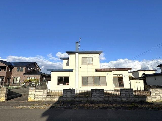 4LDK Detached House for Sale in Tomakomai, Hokkaido - Thumbnail 2