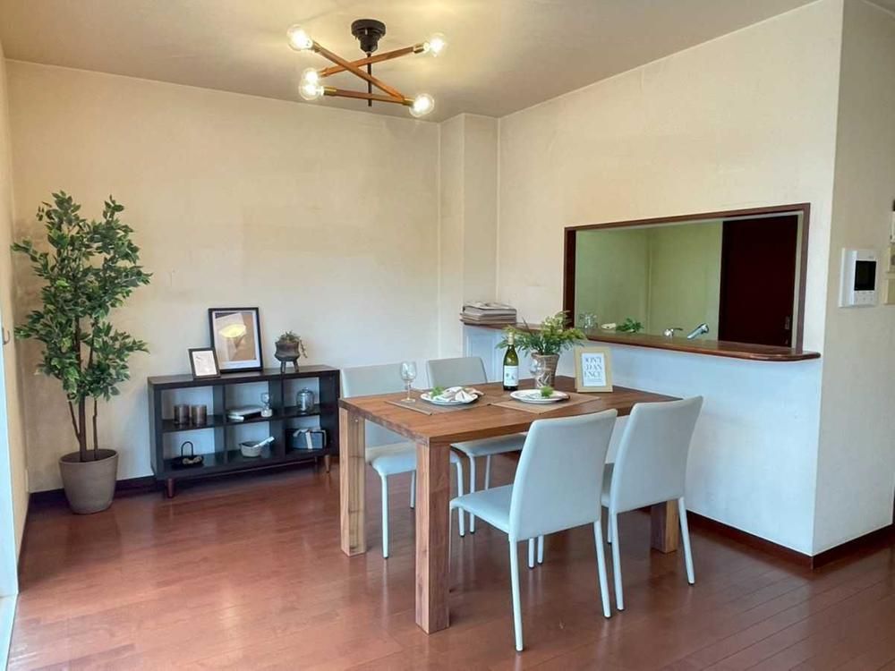 Spacious 3LDK Corner Apartment in Hirakata, Osaka - Thumbnail 4