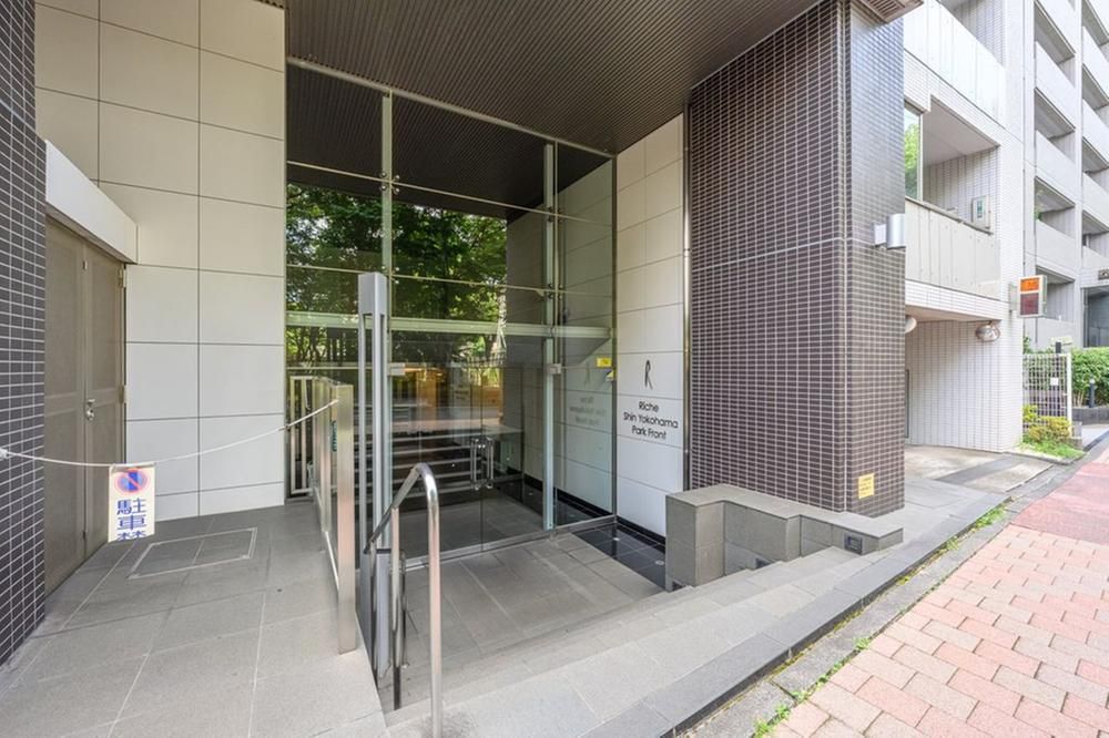 Renovated 1LDK Apartment with Sauna in Shin-Yokohama - Thumbnail 3