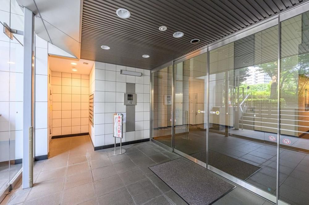 Renovated 1LDK Apartment with Sauna in Shin-Yokohama - Thumbnail 4