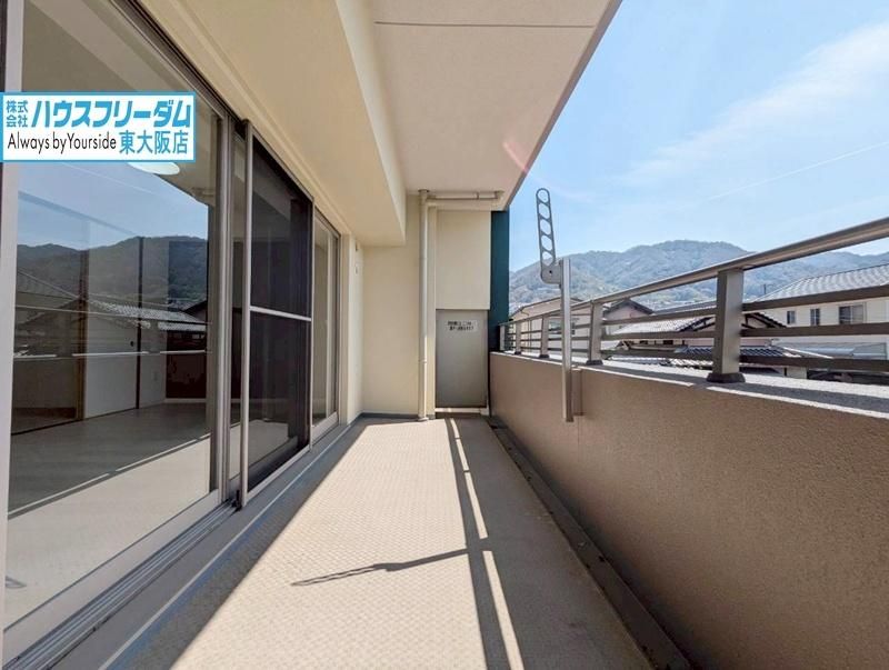 Renovated 3LDK Apartment in Higashiosaka Near Hyotan-yama - Thumbnail 3