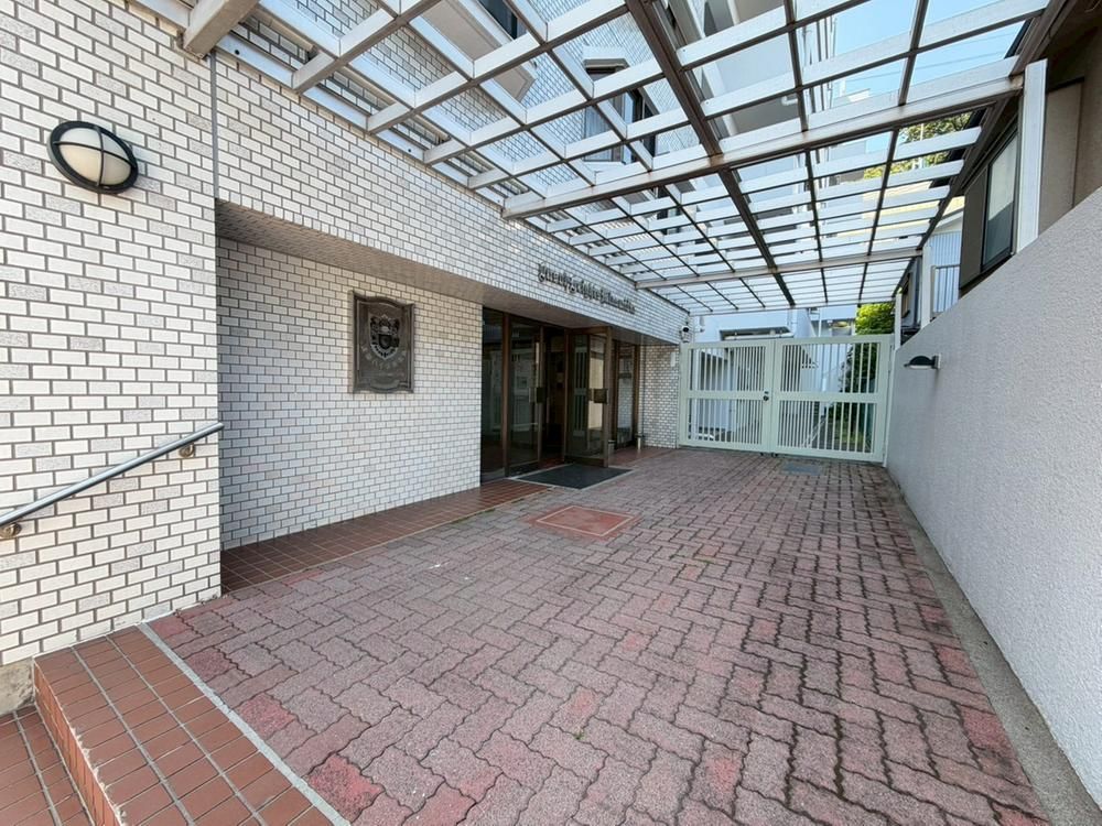 Renovated 2LDK Apartment near Minami-Ota Station, Yokohama - Thumbnail 2