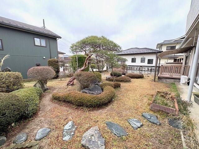 6LDK House for Sale in Fukushima City with Garage and Garden - Thumbnail 3