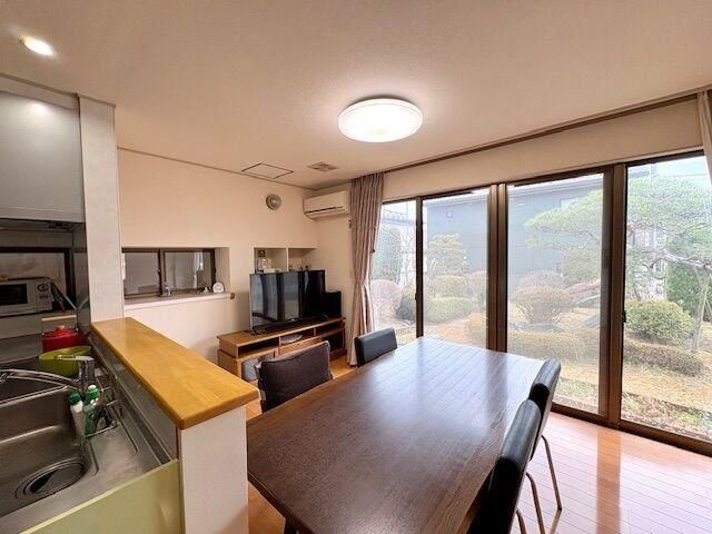 6LDK House for Sale in Fukushima City with Garage and Garden - Thumbnail 4