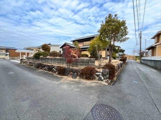 6DK House on 458m2 Corner Lot in Yokkaichi, Mie - Thumbnail 3