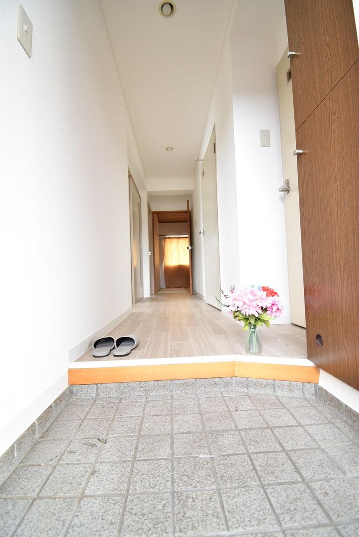 Renovated 2DK Apartment with Roof Balcony in Isogo, Yokohama - Thumbnail 4