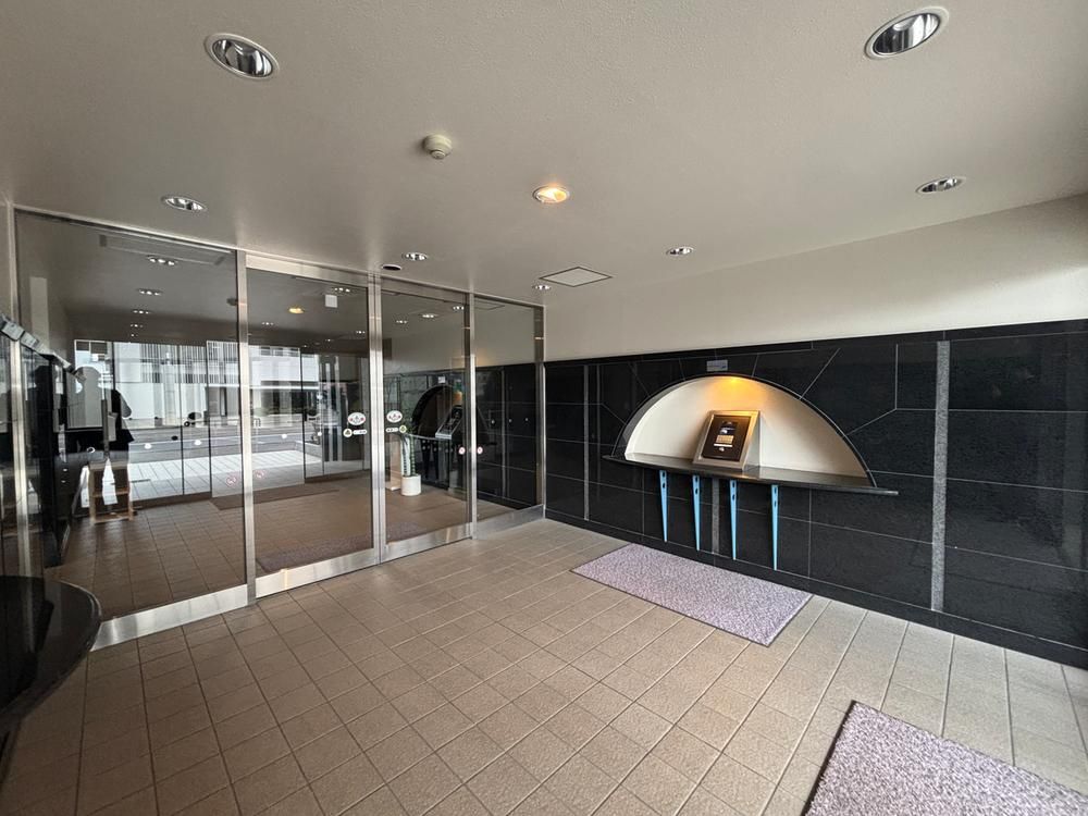 Renovated 4LDK Apartment Near Nishisen 14-Jo Station, Sapporo - Thumbnail 3