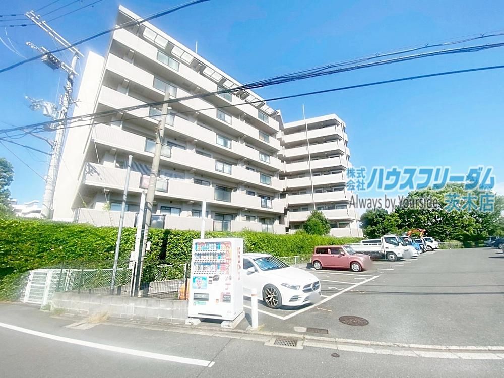 Renovated 3LDK Apartment in Suita, Osaka - 67.5m2 - Thumbnail 2