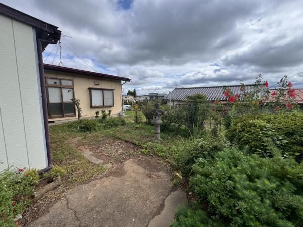 5DK House for Sale in Fukushima City with Large Garden - Thumbnail 3
